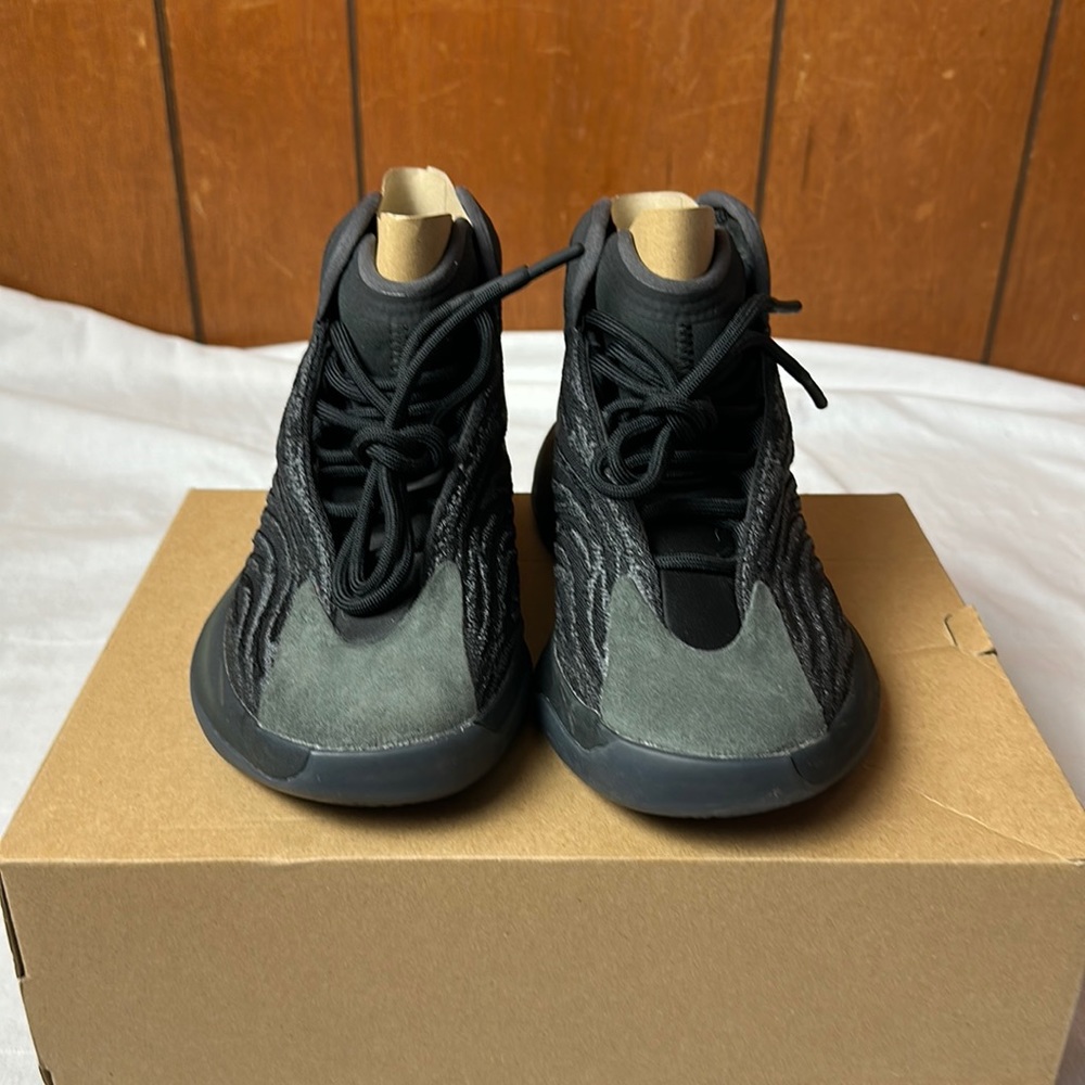 Yeezy Qntm Shoes